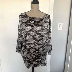 Chicos Top Brown White Snake Pullover Stretch 3/4 Sleeves Banded Bottom -Size 2